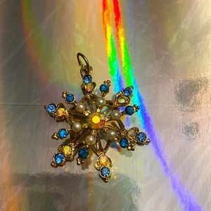 NWOT Betsey Johnson Snowflake Pendant ❄️